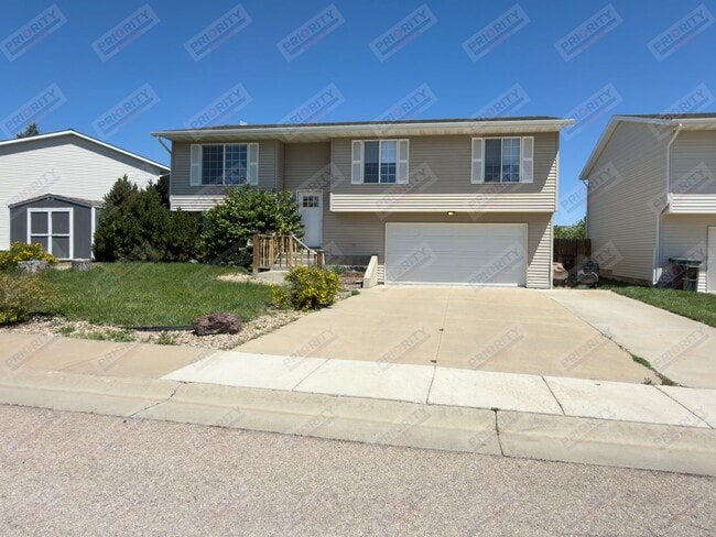 Building Photo - Single Family Home with 4 Bedrooms
