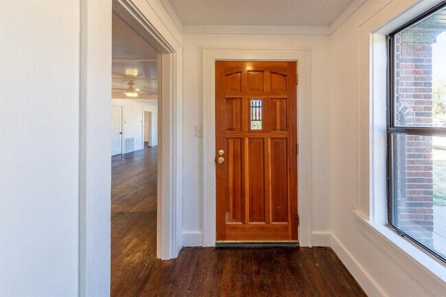Building Photo - Spacious Four Bedroom near Texas Tech!