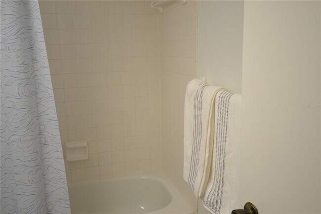 Building Photo - 209 Woodlake Wynde