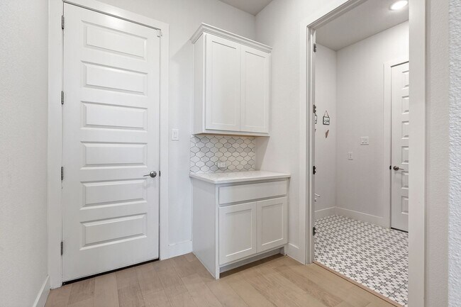 Building Photo - 1125 Sugar Bars Dr