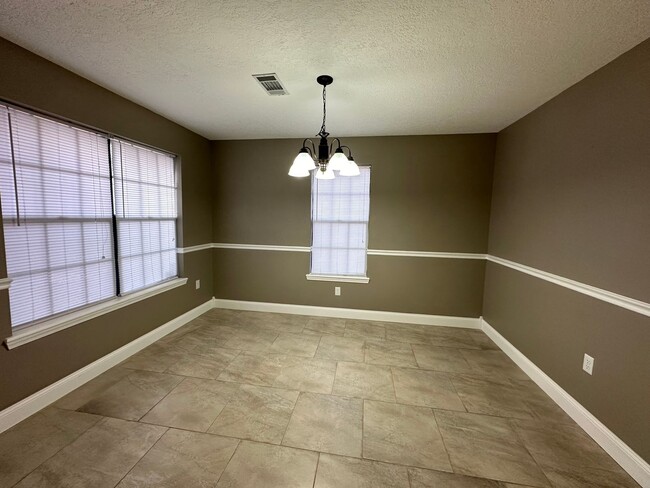 Building Photo - Come take a look at this 3-bedroom 2-bath home on the West side of Russellville.