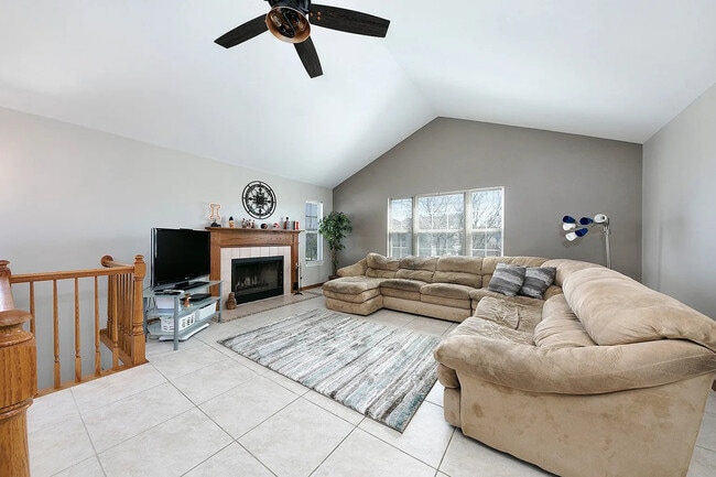 Building Photo - 2544 Dickens Dr