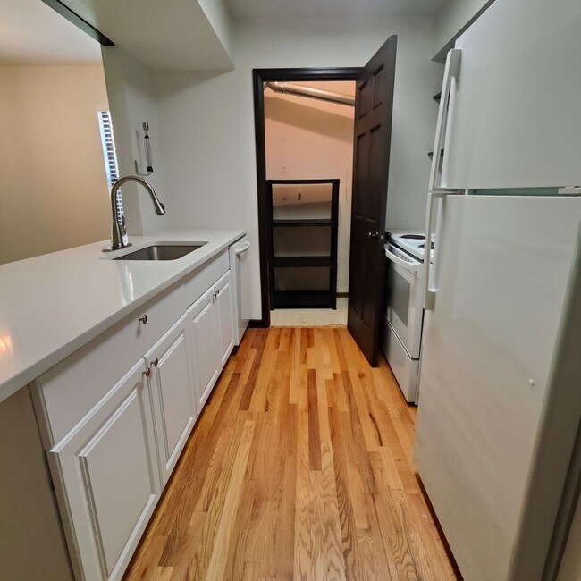 Building Photo - 3BR/2.5BA Townhome for Rent