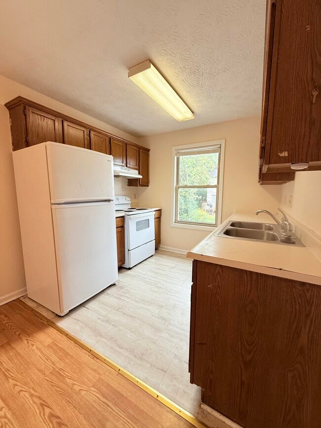 Building Photo - 245 Maryland Dr