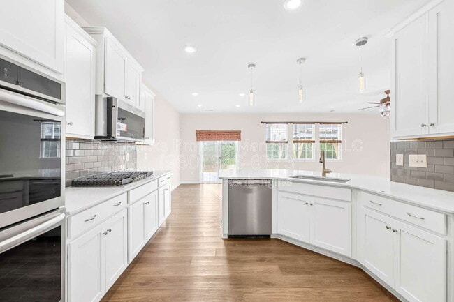 Building Photo - 14924 Nichols Hall Dr