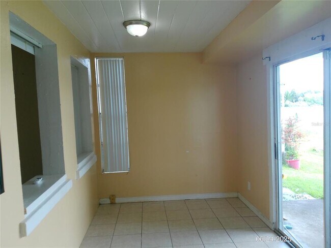 Building Photo - 1111 Cypress Gardens Blvd