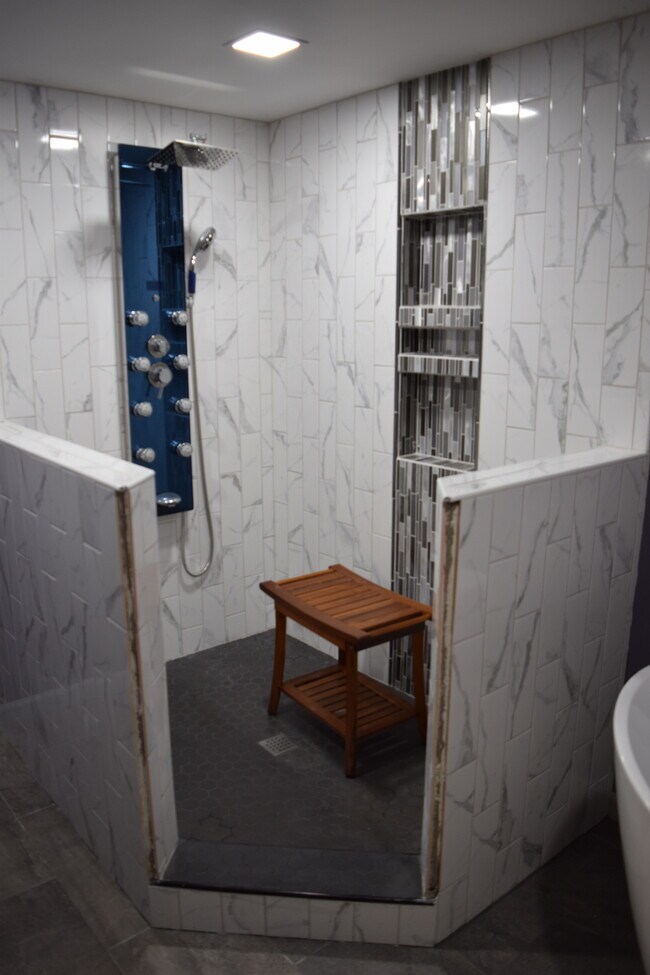 Building Photo - 999 Sunnyside Rd