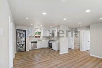 Building Photo - Unit