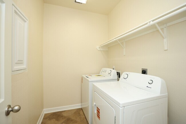 Building Photo - 9960 Golden Field Ln