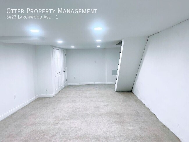 Building Photo - 5423 Larchwood Ave