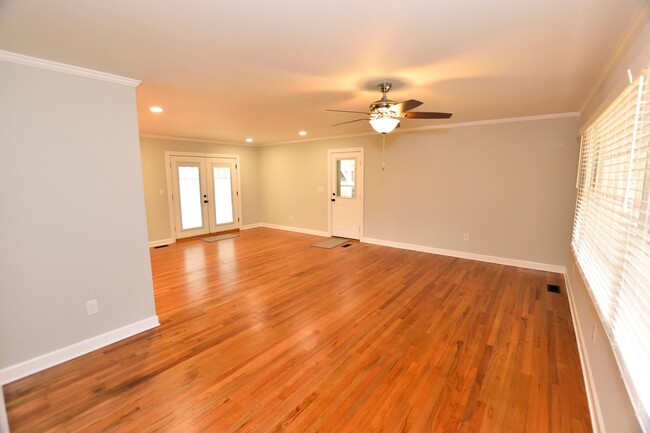 Building Photo - 3645 Shenandoah Dr