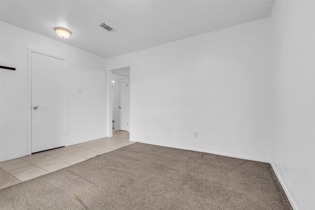 Building Photo - 12110 Panay Dr