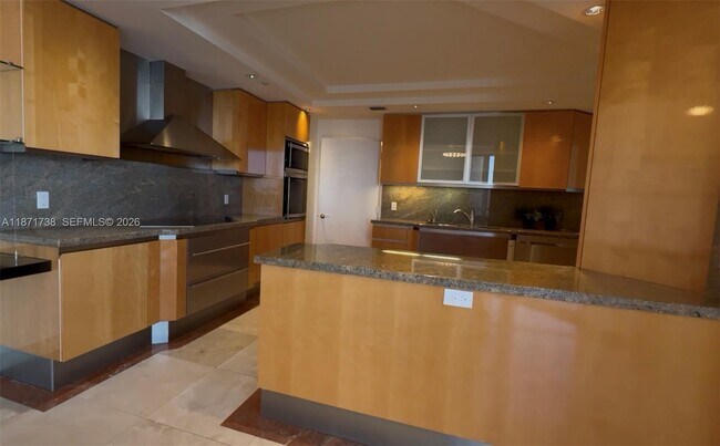 Building Photo - 2600 Island Blvd