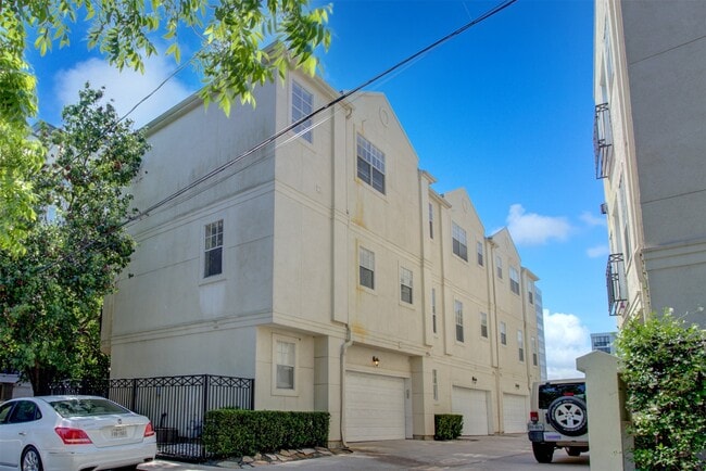 Primary Photo - 105 Detering St