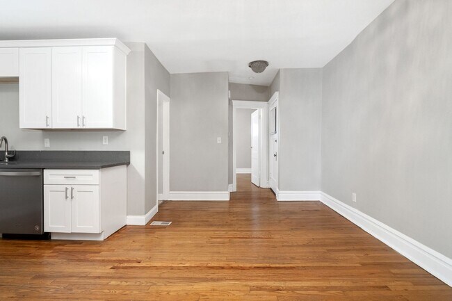 Building Photo - Rad Pad in TGS