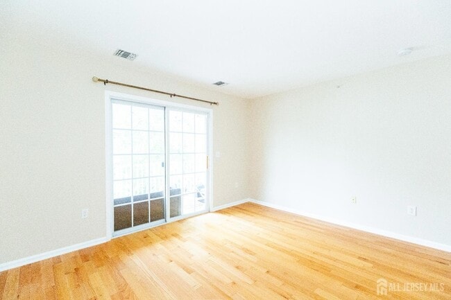 Building Photo - 127 Forest Dr