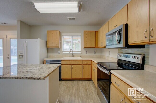 Building Photo - 121 Sioux Ct