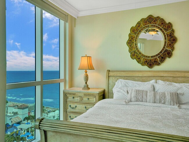 Building Photo - 101 S Fort Lauderdale Beach Blvd