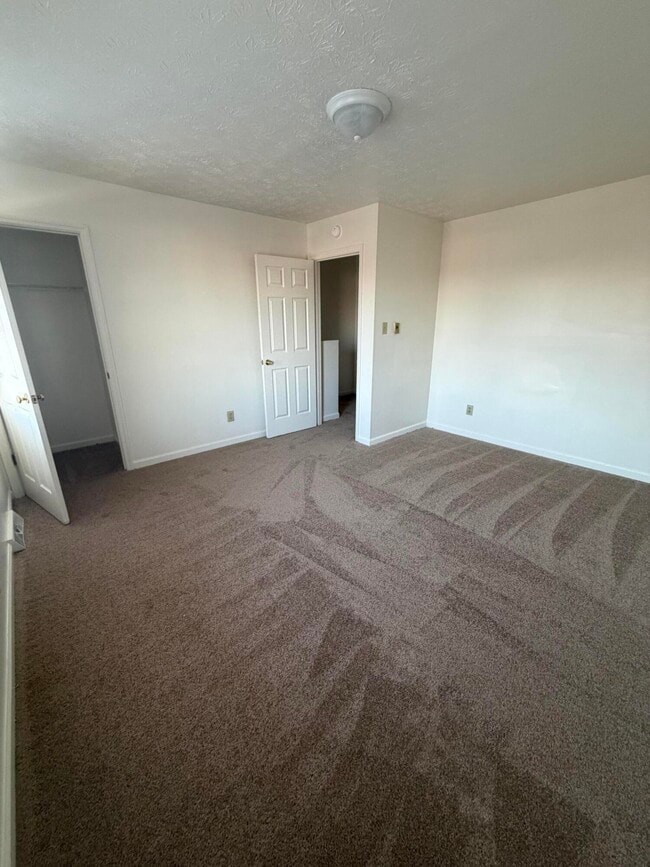 Building Photo - 106 Heritage Dr