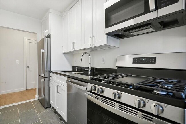 Primary Photo - 18 Palmer Ave