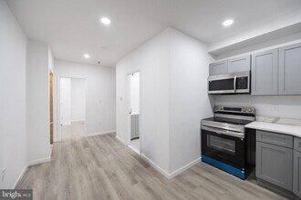 Building Photo - 948 Belmont Ave