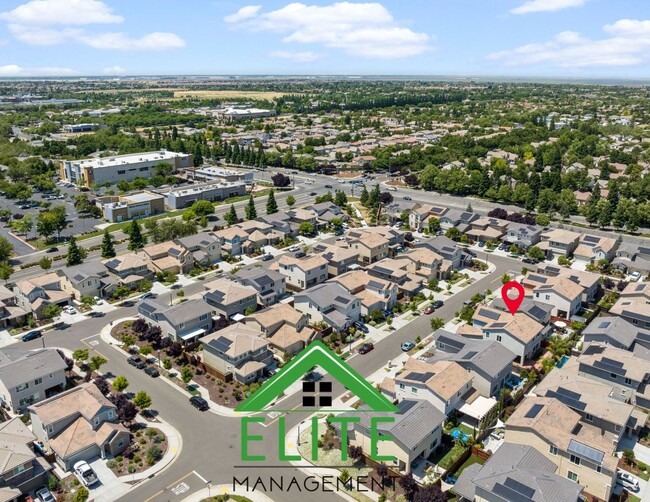 Building Photo - **Modern single-family residence in the hi...
