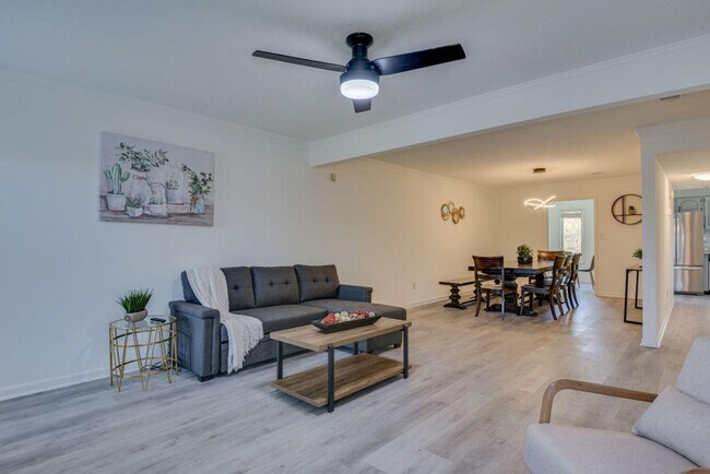 Building Photo - 110 Riverbend Dr