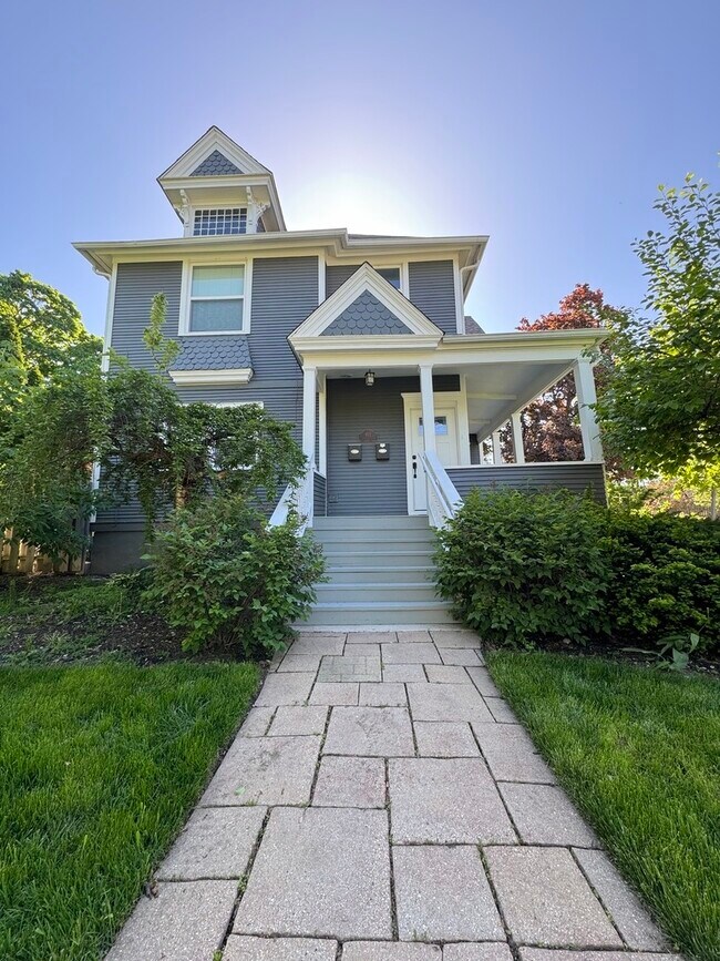 Building Photo - 103 S 4th St