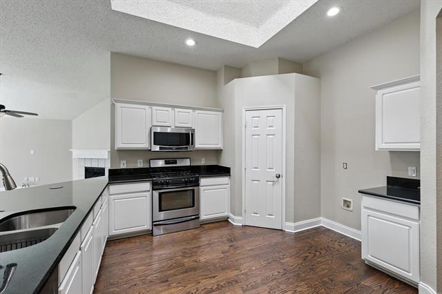 Building Photo - 2502 Blue Holly Dr