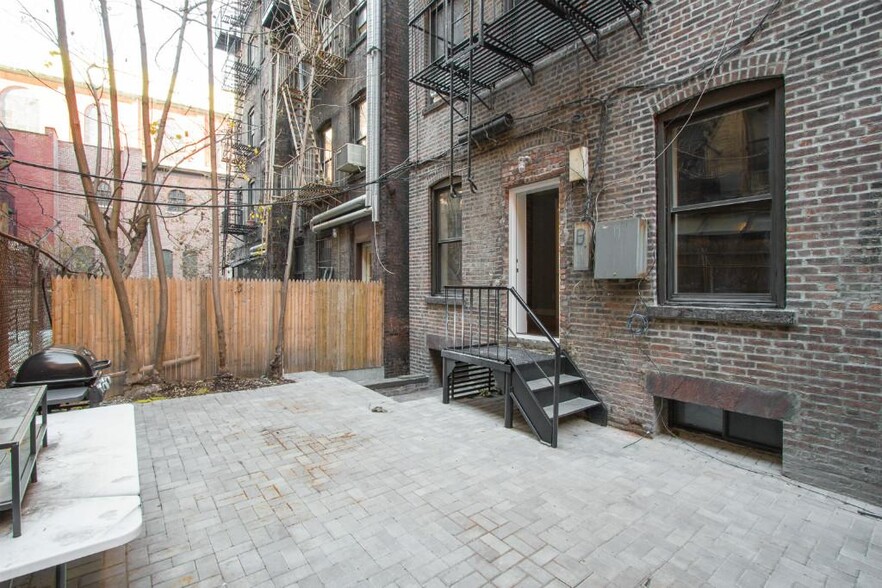 Building Photo - 434 W 52nd St