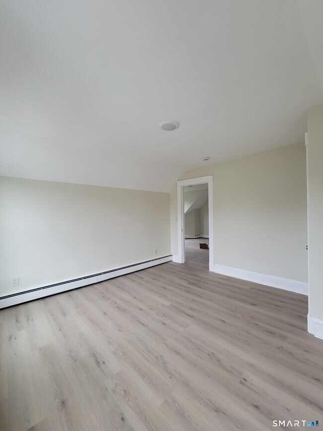 Building Photo - 157 S Park St