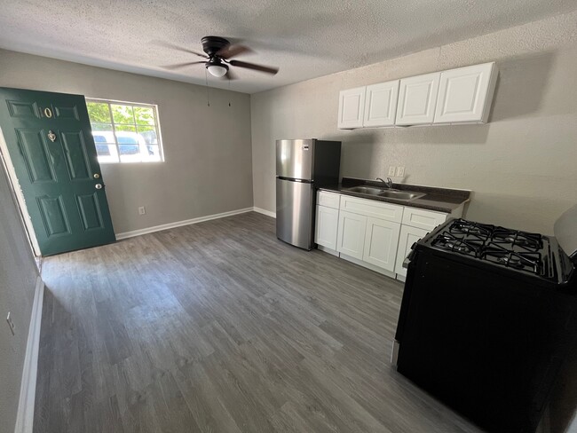 Building Photo - Sycamore Palms