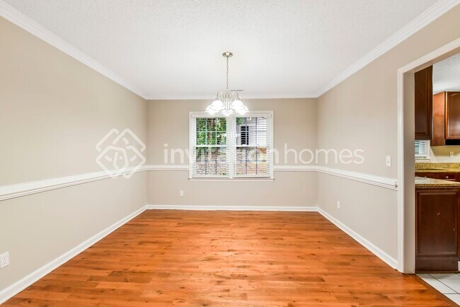 Building Photo - 7311 Canyon Dr