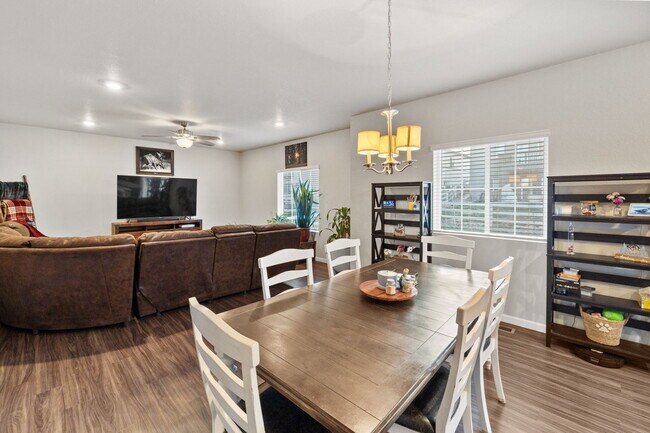 Building Photo - 5137 Blue Lunar Ln