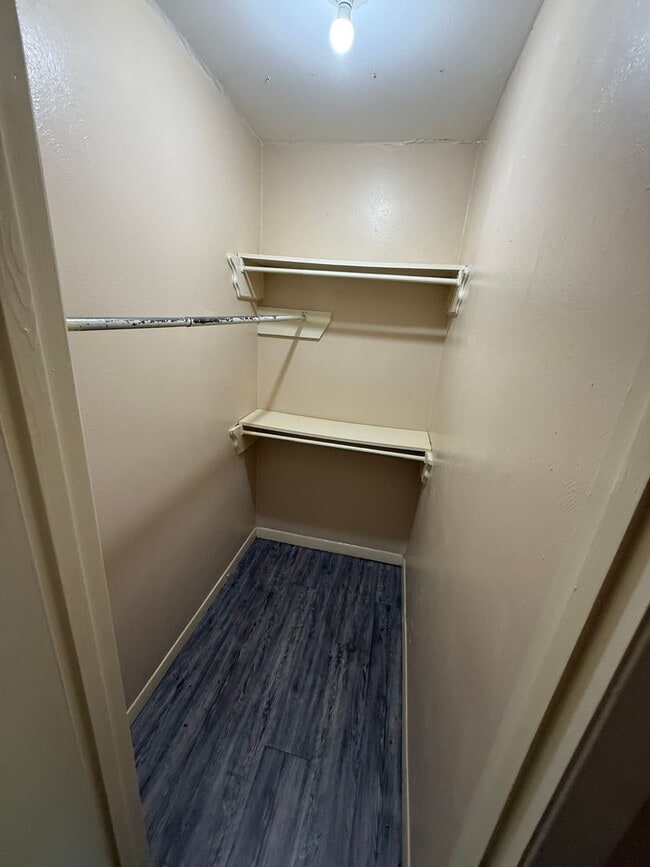 Building Photo - Two-story 2-bed/1.5 bath!