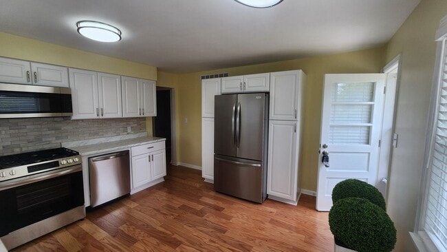 Building Photo - Adorable 3 Bedroom 2 Bath Brick Ranch home in Houston Acres