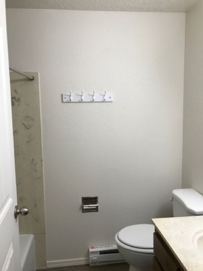 Building Photo - 782 Washington St N