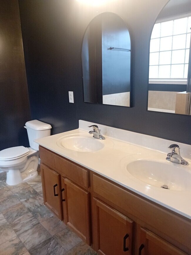 Building Photo - Spring Lake