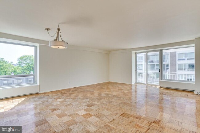 Building Photo - 1425 4th St SW