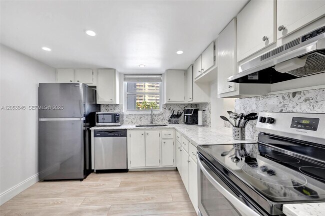Building Photo - 3015 N Ocean Blvd