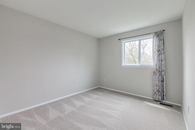 Building Photo - 1749 Carriage Way