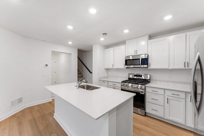 Building Photo - 5297 Long Pointe Pass