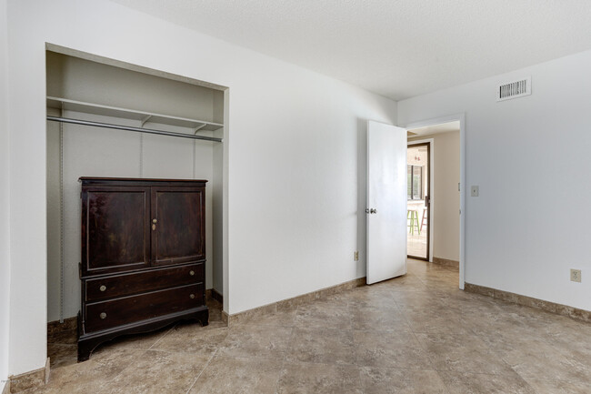 Building Photo - 17137 E Rand Dr
