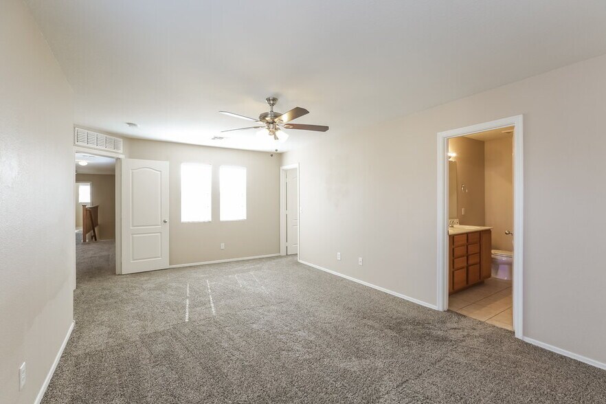 Building Photo - 11242 W Garfield St