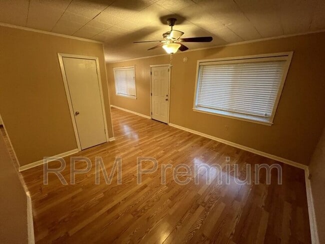 Building Photo - 4143 Nelson St