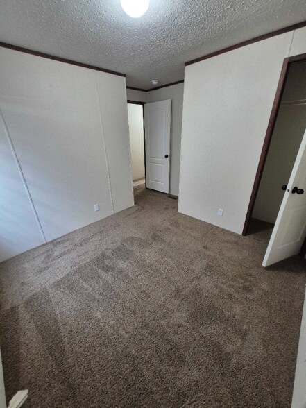 Building Photo - 201 Chamberlin Dr