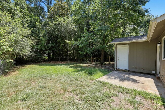 Building Photo - Welcome to Cedar Creek!