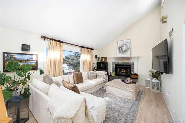 Building Photo - 850 S Lake Blvd