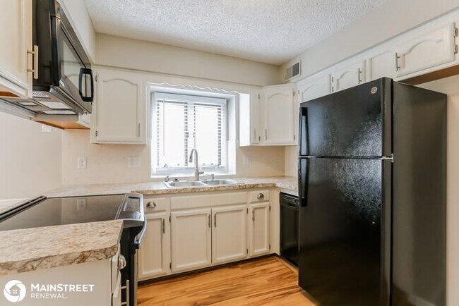 Building Photo - 1105 NE RIDGEVIEW DR, LEES SUMMIT, MO 64086