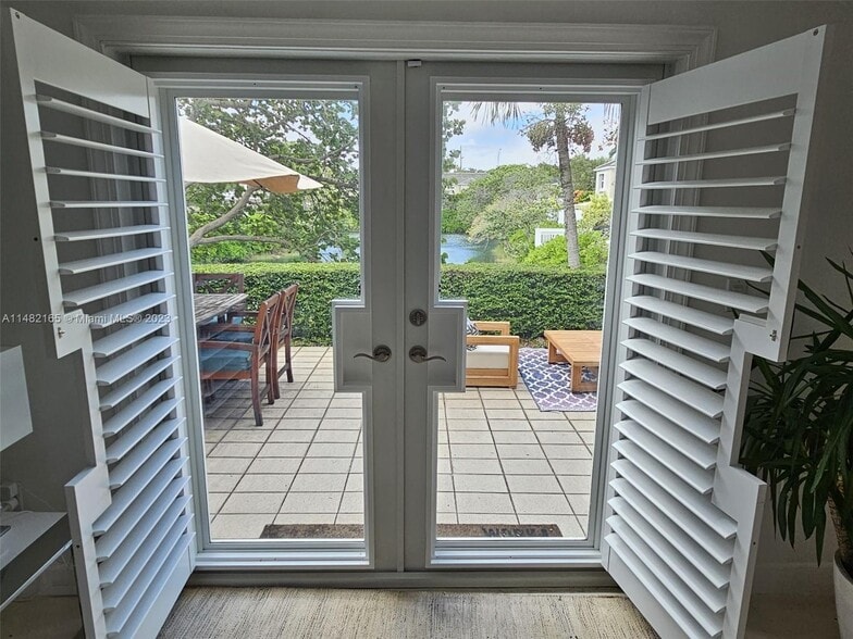 Building Photo - 5570 SW 70th Pl S